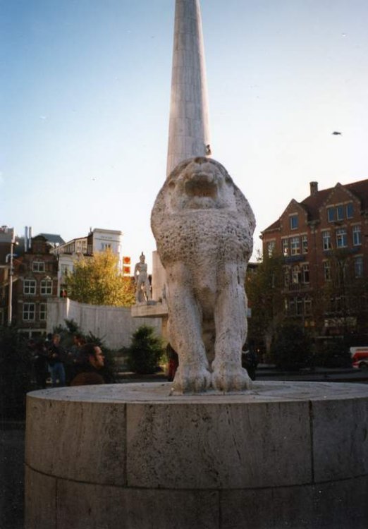 National Monument on Dam Square lion
